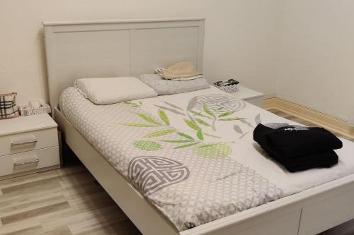 Un ou plusieurs lits dans un hébergement de l'établissement Spacieux appartement proche centre - ancien NY