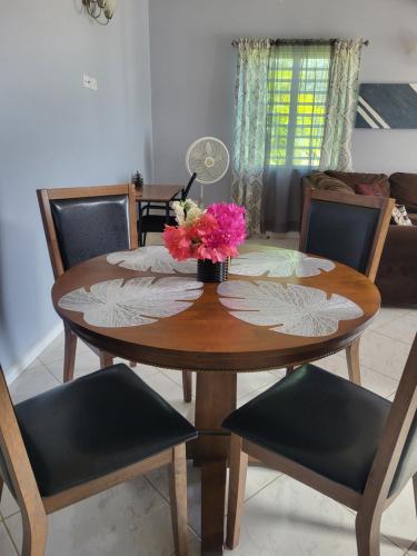 a wooden table with a vase of flowers on it at Mount Joy Getaway in Parham
