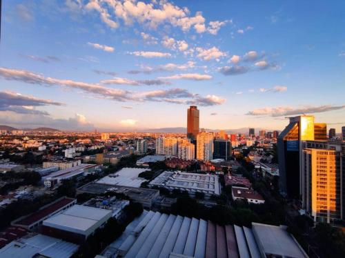 Gallery image of Beautiful Hi-rise, King size, HS Wi-Fi, pool, gym in Mexico City