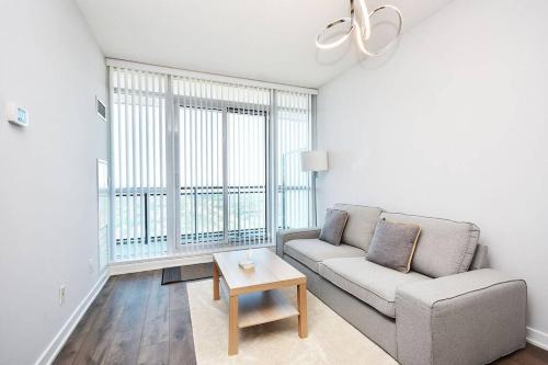 Modern 1 Bedroom Condo in Middle of Mississauga