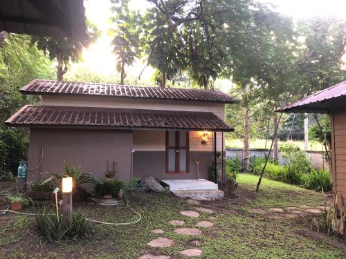 Κήπος έξω από το Bannamhoo Bungalows