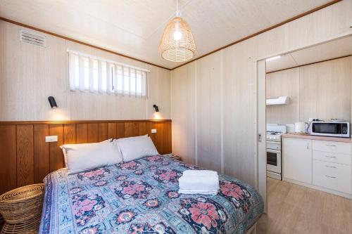 Katil atau katil-katil dalam bilik di Getaway to Cabin 49