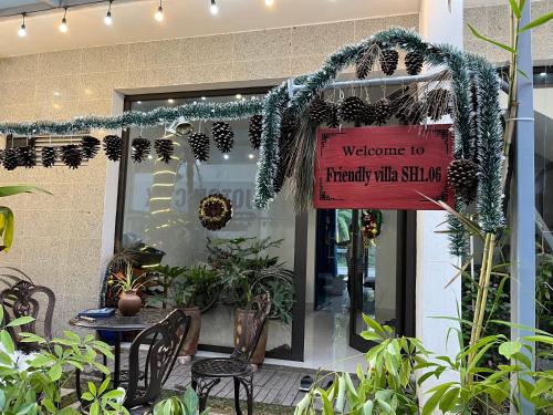 a sign that reads welcome to franklin wilhelm shilling at Friendly villa SH Đại Lải 4 phòng ngủ in Phúc Yên