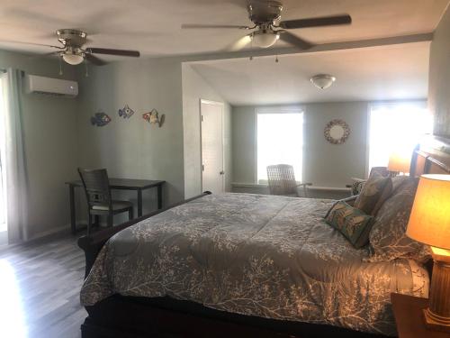 a bedroom with a bed and a ceiling fan at Holiday Hideaway in Rockport