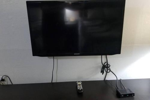 TV a/nebo společenská místnost v ubytování Hotel 2 Queen Beds Hotel Room 131 Wi-Fi