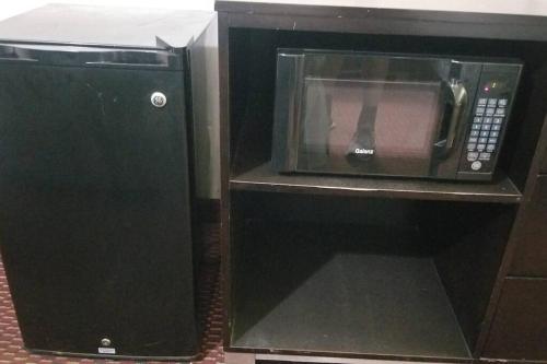 Gallery image of OSU Queen Hotel Room 118 Booking in Stillwater