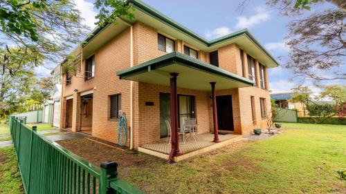 El edificio en el que está la casa vacacional