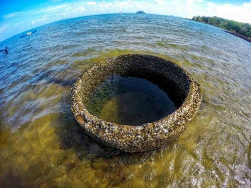 a large bowl in the water in the ocean at Bankruchaem Homestay Kohpu in Ban Klang
