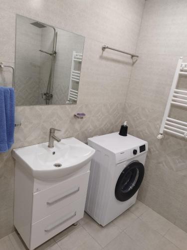  Однокомнатная квартира в центре Ванадзора -  Room  picture :   Washing machine    Heating    Kitchen       