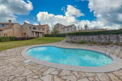 Villa Frapi With Shared Pool - Happy Rentals