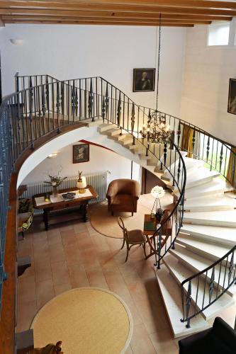 a spiral staircase in a living room with a table at Hotel Vorderburg in Schlitz