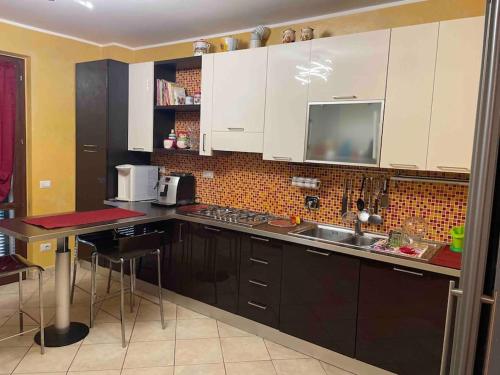 Una cocina o zona de cocina en Il giglio perlato