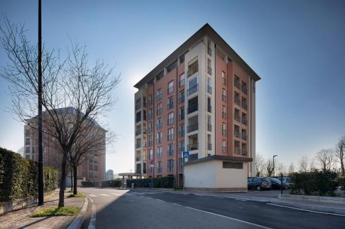 a building on the side of a street at New San Raffaele Apartment with Free Parking and Air Conditioning in Segrate