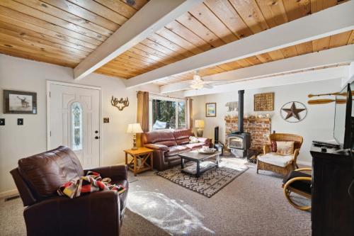 Cozy, Cute, Cabin in the Woods cabin