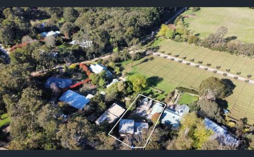 an aerial view of a house with a garden at Red Hill Lane 5BedroomVineyard&RuralValleyViews in Red Hill South
