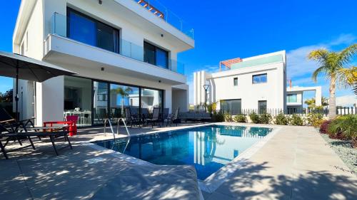 By the Bay Villa,3 BR/pool