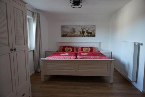 Postel nebo postele na pokoji v ubytování Ferienwohnung Jenbachtal