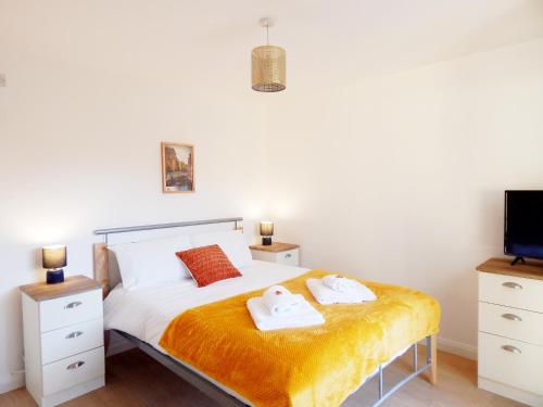 Ένα ή περισσότερα κρεβάτια σε δωμάτιο στο Modern, well located en-suite rooms with parking - Orbitat Accommodations