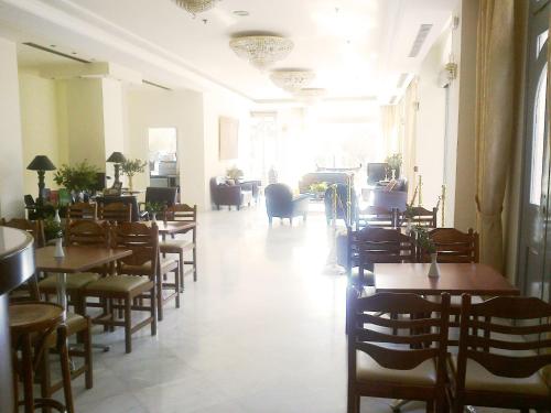 
A restaurant or other place to eat at Hotel Rio Athens
