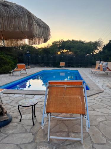 a small swimming pool with a table and a table at CASA VALENTINA VIVIENDA TURISTICA ET6135 in Es Calo