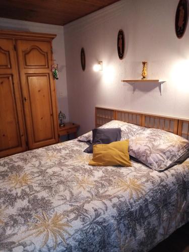 Ένα ή περισσότερα κρεβάτια σε δωμάτιο στο Sous les mimosas