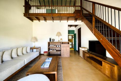 TV a/nebo společenská místnost v ubytování Kayaam House - Ayurveda & Wellness