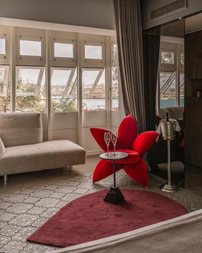 Ruang duduk di Iniala Harbour House