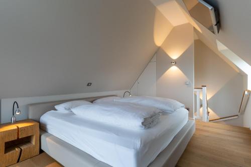 Postel nebo postele na pokoji v ubytování Ferienhaus Kirchenstraße Appartement Achtern Diek OG