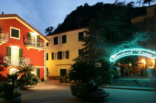 a building with an arch in a courtyard at night at Appartamenti In Piazzetta in Deiva Marina