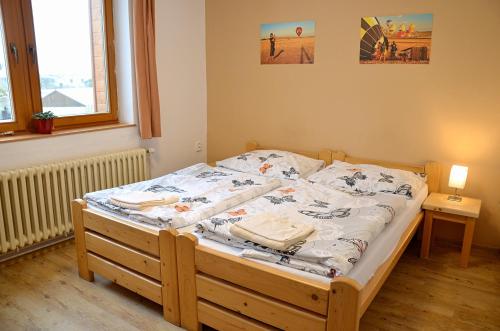 Postel nebo postele na pokoji v ubytování Balónový hotel a pivovar Radešín