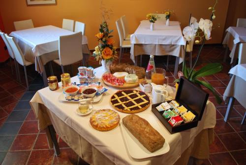 a table with food on it in a room at B&B l'Angolo di Rosina con ristorante in Novello