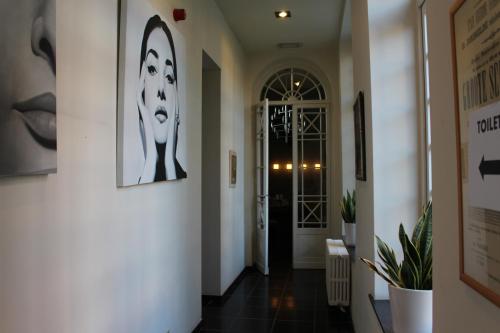 a hallway leading to a door in a building at Amaryllis Hotel Veurne in Veurne