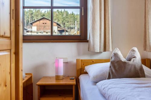 Postel nebo postele na pokoji v ubytování Alpin Farm Birke - Oberweidacherhof