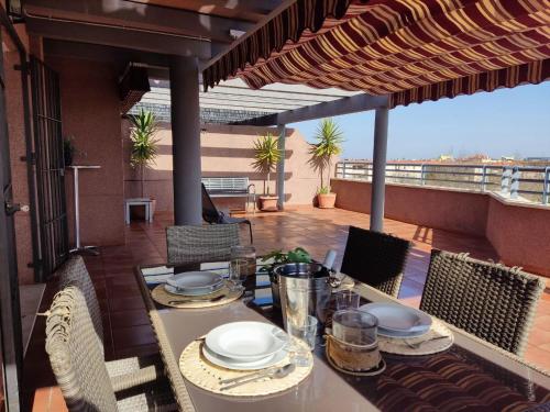 ÁTICO TERRAZA 65m. Playa, piscina, A/C, Wifi