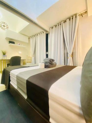 Uptown Parksuites Tower 2