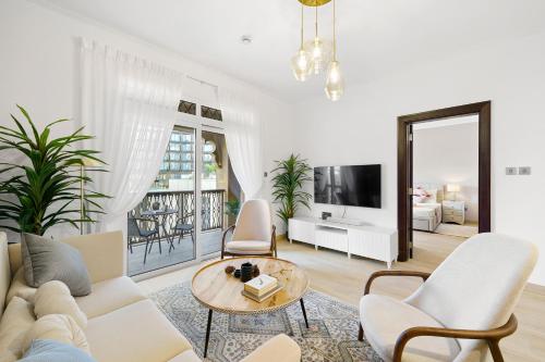 Classy Design 2BR in Old Town w/ Burj Khalifa View