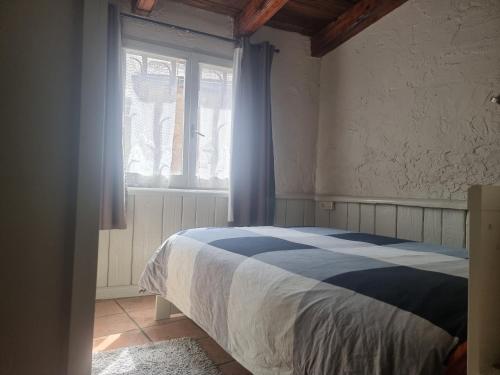 a bedroom with a bed and a window at BAJOS CON ENCANTO EN RIALP in Rialp