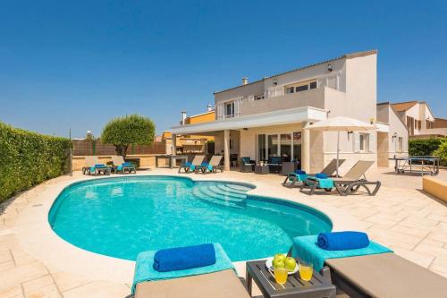 Gris 4 bedroom villa, Cala'n Forcat