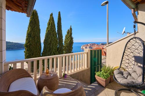 Purple SeaView Apartment