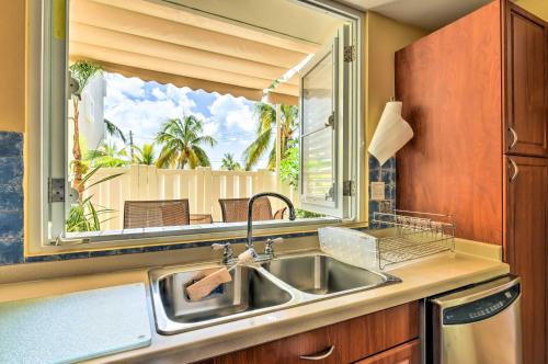 Dapur atau dapur kecil di Fajardo Townhouse with Private Pool and Ocean View