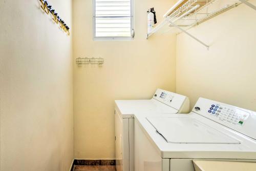 a laundry room with a washer and dryer at Fajardo Townhouse with Private Pool and Ocean View in Fajardo