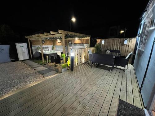 Stunning house close to the stadium + Hot tub! photo 21