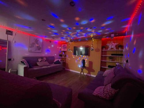 Stunning house close to the stadium + Hot tub! photo 27