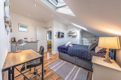 Stunning house close to the stadium + Hot tub! photo 5