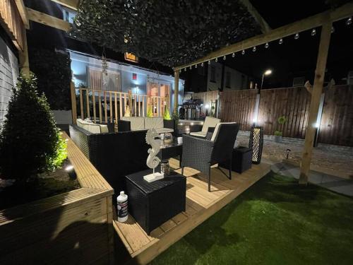 Stunning house close to the stadium + Hot tub! photo 47