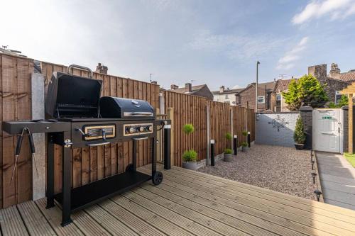 Stunning house close to the stadium + Hot tub! photo 49