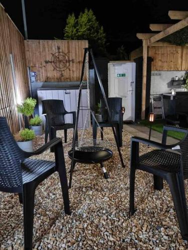 Stunning house close to the stadium + Hot tub! photo 52
