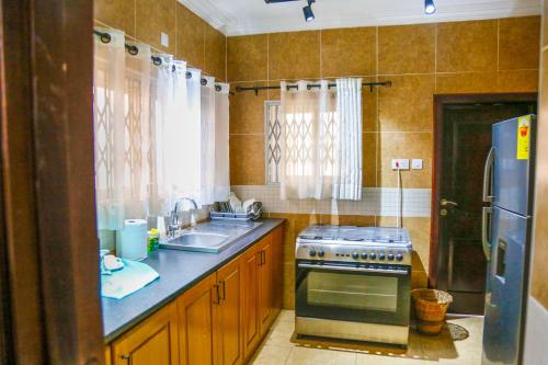 Kuchyň nebo kuchyňský kout v ubytování Midindi Hotel