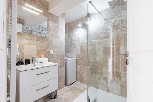 Spacious 2 Bdr Old Town Heart