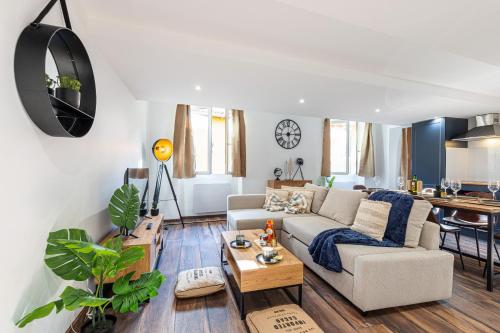 Spacious 2 Bdr Old Town Heart